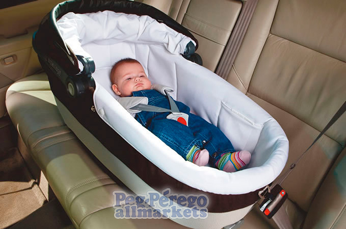 крепление peg perego kit auto с малышом в машине